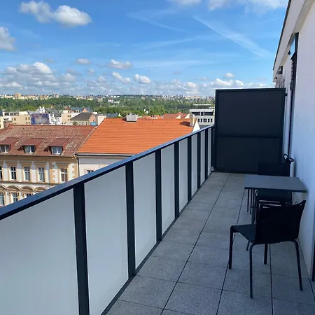 Penthouse Mit Balkon In Zentraler Lage In Apartment Plzen
