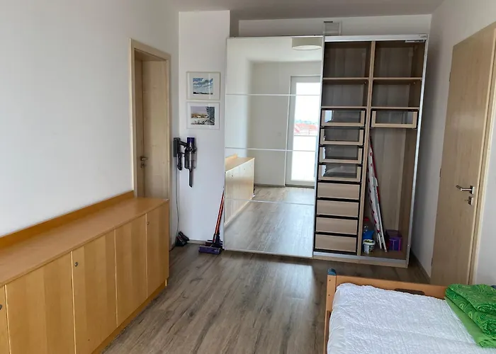 Penthouse Mit Balkon In Zentraler Lage In アパート プルゼニ