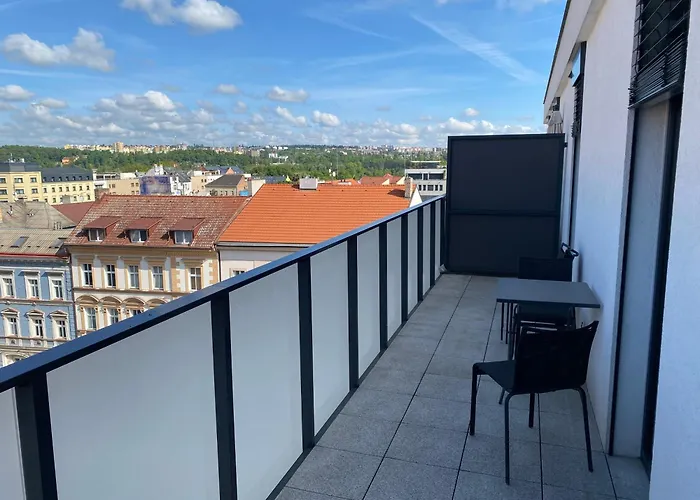 Penthouse Mit Balkon In Zentraler Lage In アパート プルゼニ