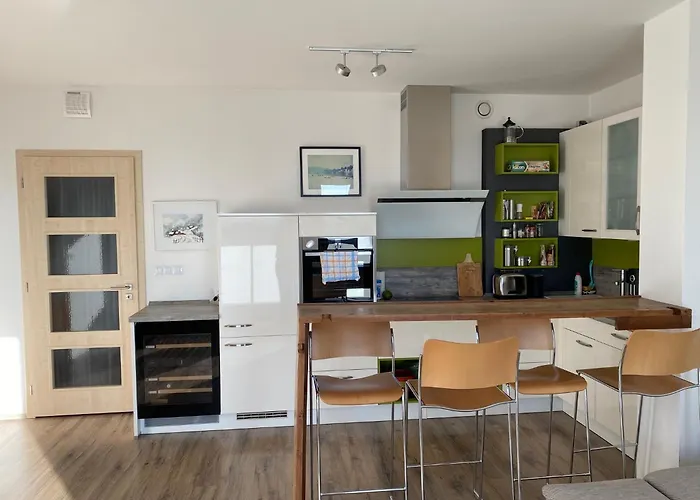 Penthouse Mit Balkon In Zentraler Lage In Apartman