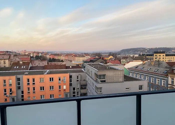 Penthouse Mit Balkon In Zentraler Lage In * Plzeň