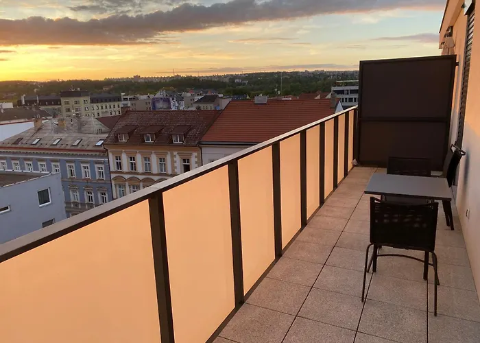 Penthouse Mit Balkon In Zentraler Lage In * Plzeň
